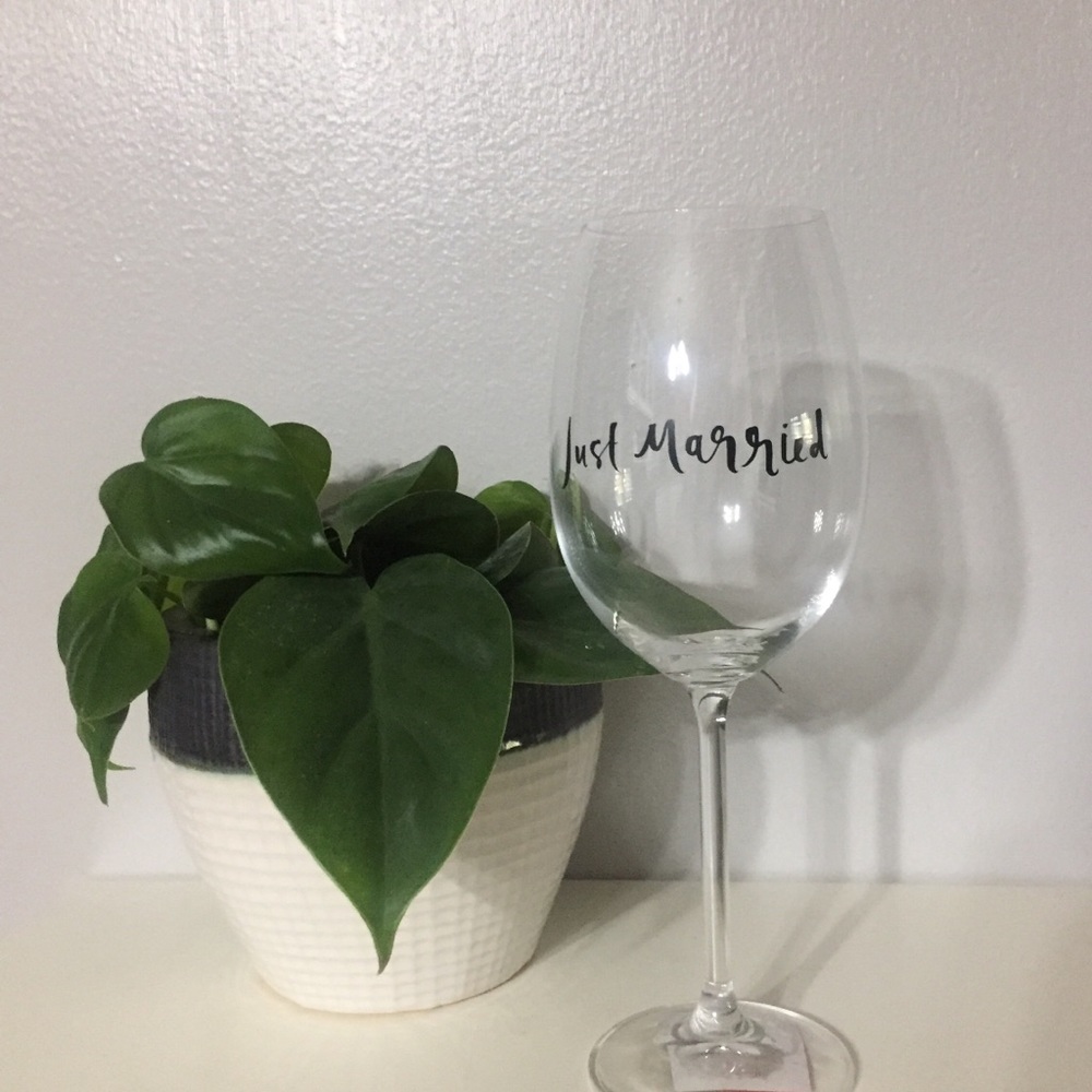 Kate Spade wine glass, NWT